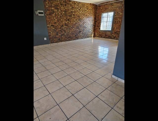 3 BEDROOM APARTMENT FOR SALE IN AMAJUBA PARK